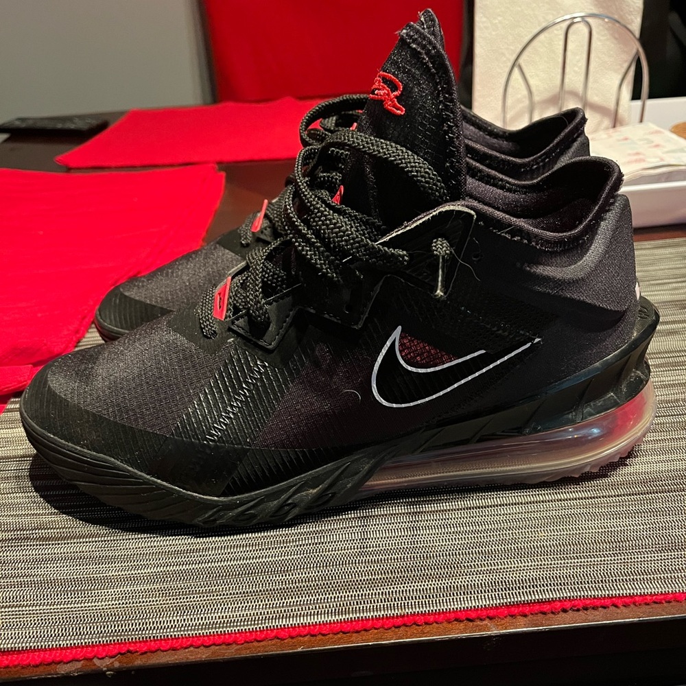 🔥 2021 LeBron 18 Low “Bred” 🔥 Size 9.5 Runs small